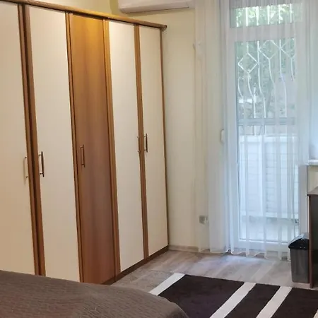 Quiet, Modern In The Center Apartment