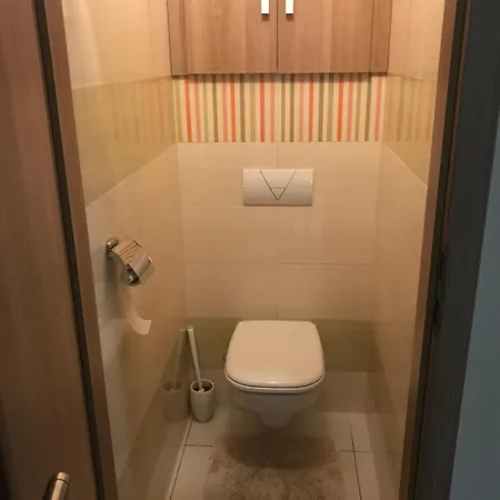 Quiet, Modern In The Center Apartment